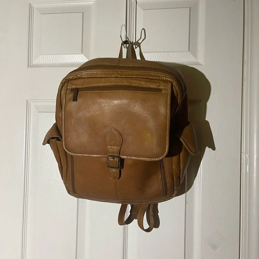 Unbranded tan leather large Backpack antique tone hardwares.